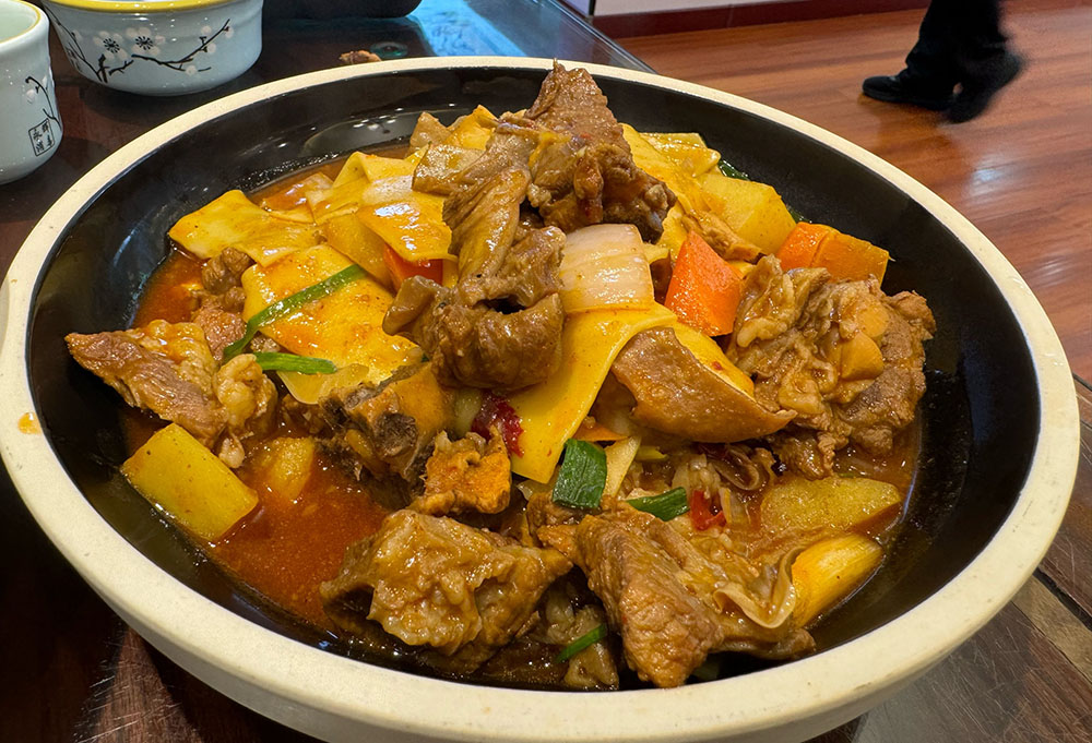 Hu-style Lamb Stew with Flatbread